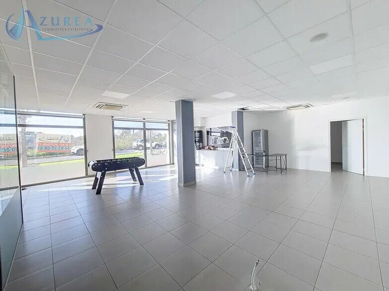 Local commercial dans Antibes à louer - Photo intérieure – Image 1 sur 10