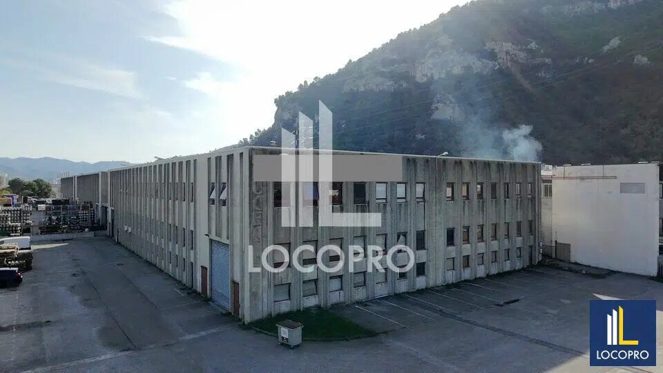 Local d’activités dans Le Broc à louer - Photo de l’immeuble – Image 2 sur 12