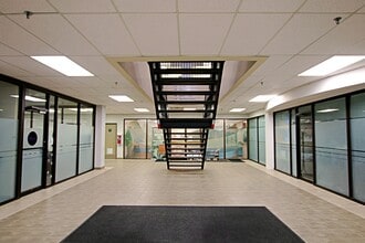 9816 Hardin St, Fort McMurray, AB à louer Photo intérieure– Image 2 sur 4