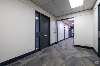 4000-4036 Boul De La Côte-Vertu, Montréal, QC à louer Photo intérieure– Image 1 sur 4