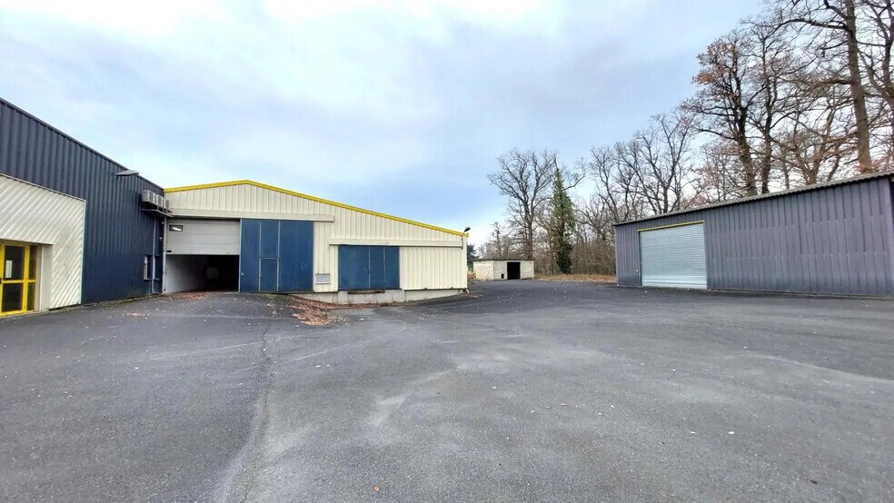 Local d’activités dans Angoulême à louer - Photo de l’immeuble – Image 3 sur 10