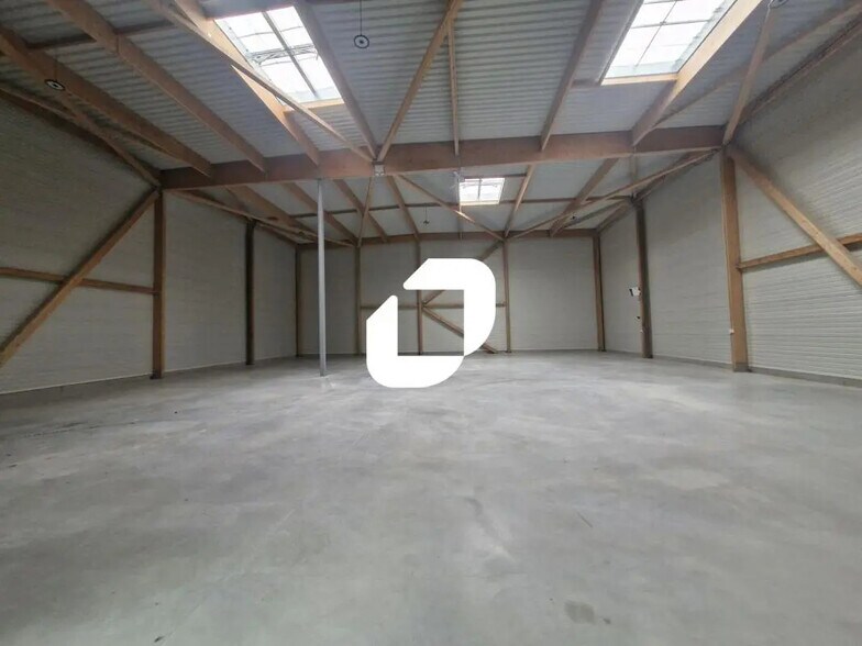 Local d’activités dans Courtry à louer - Photo de l’immeuble – Image 2 sur 11