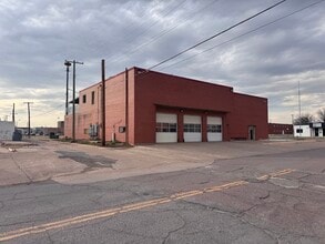 200 Commerce St, Altus, OK à louer Photo de l’immeuble– Image 2 sur 23