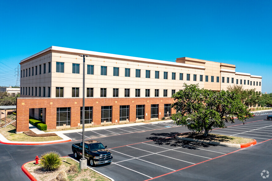 777 E Sonterra Blvd, San Antonio, TX à louer - Photo de l’immeuble – Image 2 sur 6