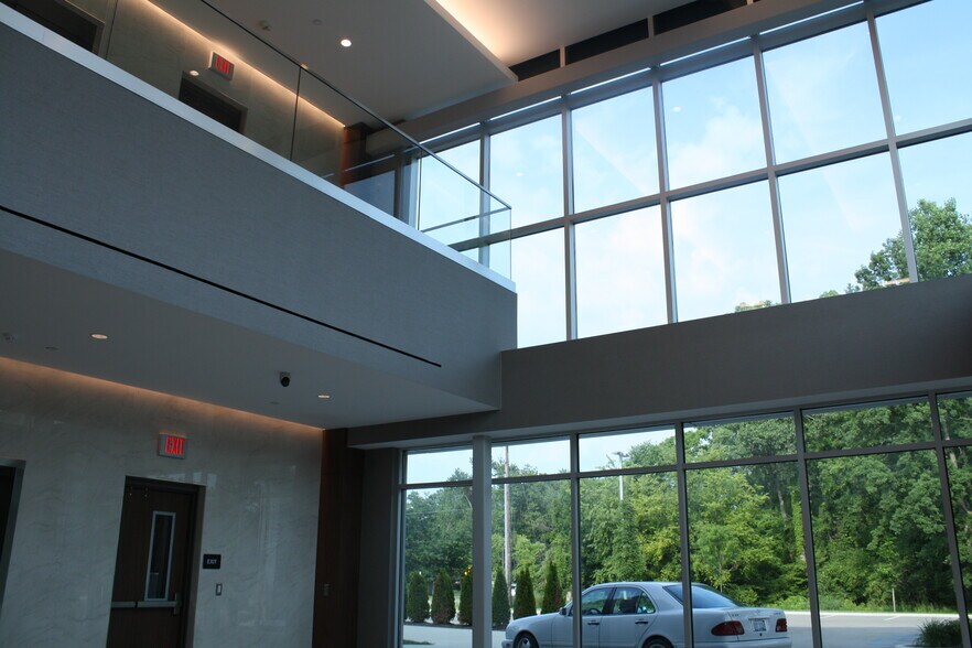 1405 E South Blvd, Rochester Hills, MI à louer - Photo de l’immeuble – Image 2 sur 7