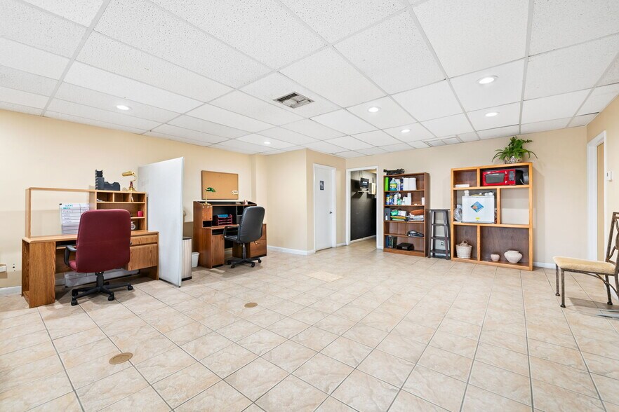 3046 NE 12th Ter, Oakland Park, FL à louer - Photo de l’immeuble – Image 3 sur 11