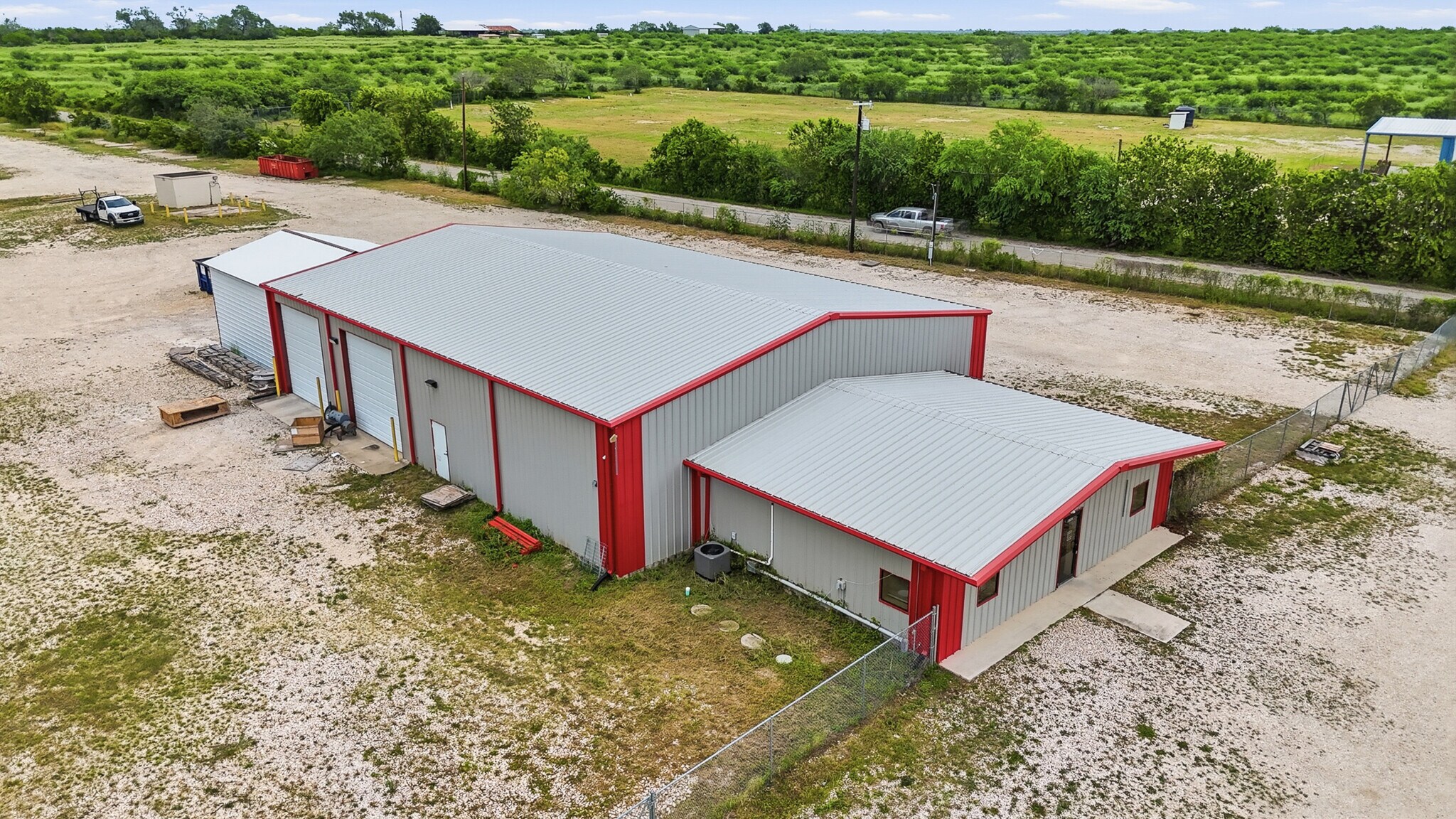 6542 County Road 145, Kenedy, TX à louer Photo de l’immeuble– Image 1 sur 20