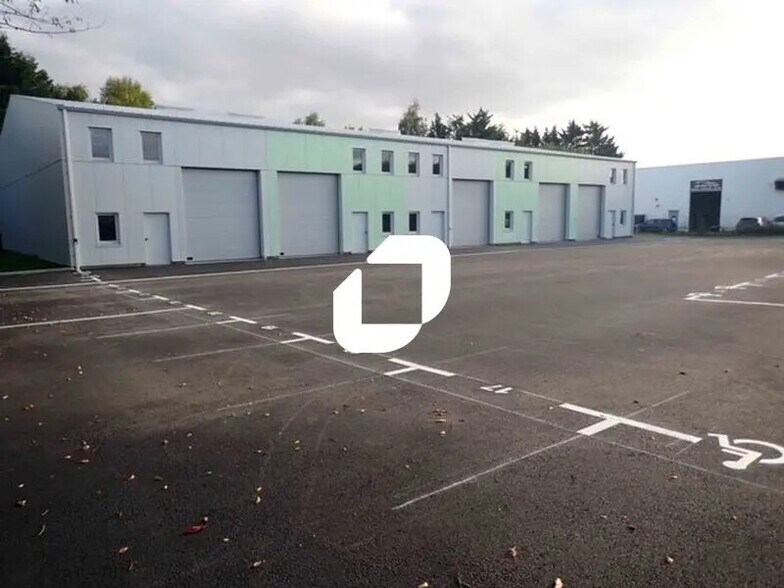 Local d’activités dans Novillers à louer - Photo de l’immeuble – Image 3 sur 13