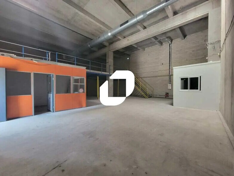 Local d’activités dans Évry-Courcouronnes à louer - Photo de l’immeuble – Image 3 sur 10