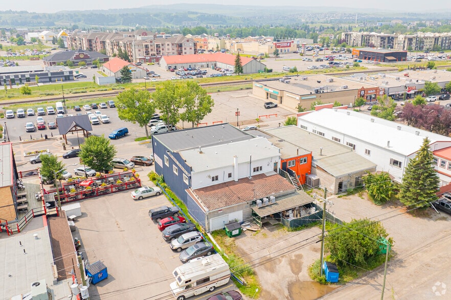 312 1st St W, Cochrane, AB à louer - Aérien – Image 3 sur 3