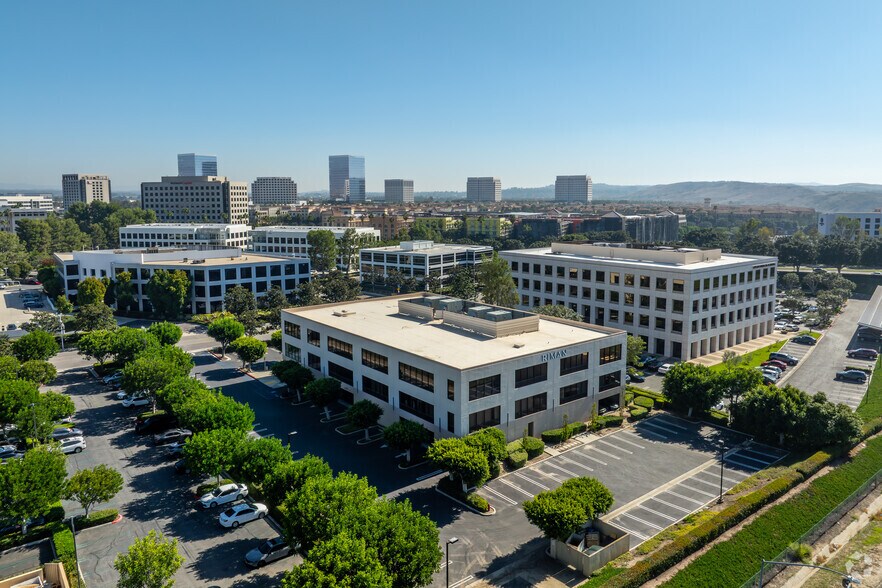 108 Pacifica, Irvine, CA à louer - Aérien – Image 2 sur 5