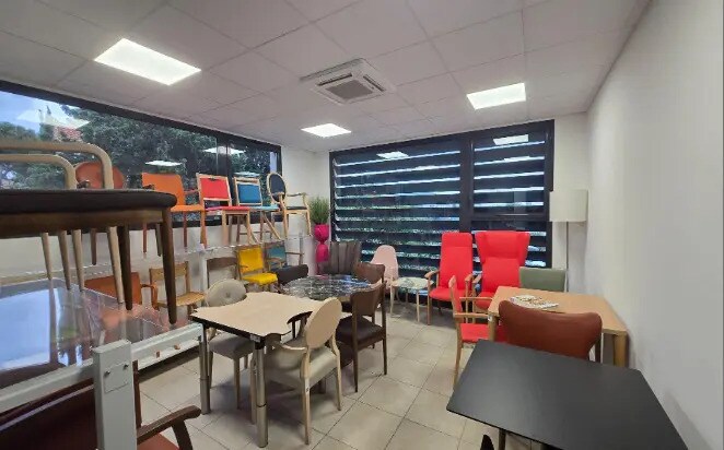 Bureau dans La Seyne-sur-Mer à vendre - Photo de l’immeuble – Image 2 sur 6