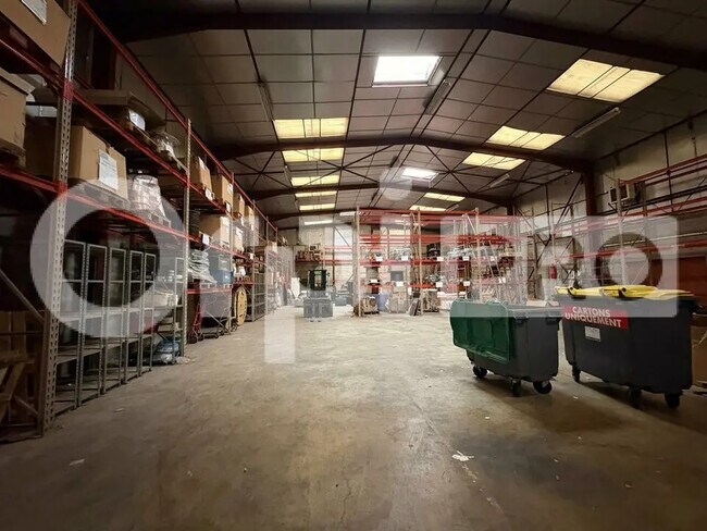 Plus de détails pour Local d’activités à vendre