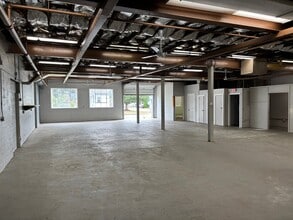 151 Heywood Ave, West Springfield, MA à louer Photo intérieure– Image 1 sur 8
