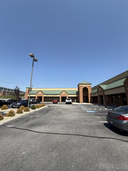 600 E Main St, Radford, VA à louer - Photo de l’immeuble – Image 3 sur 15