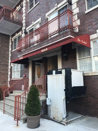 Plus de détails pour 1544 E 13th St, Brooklyn, NY - Local commercial à vendre