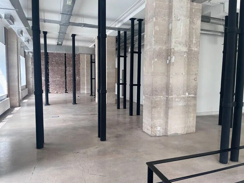 Local commercial dans Paris à vendre - Photo de l’immeuble – Image 1 sur 3