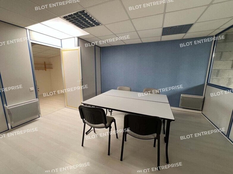 Local d'activités dans Noyal-Châtillon-sur-Seiche à vendre - Photo intérieure – Image 2 sur 8
