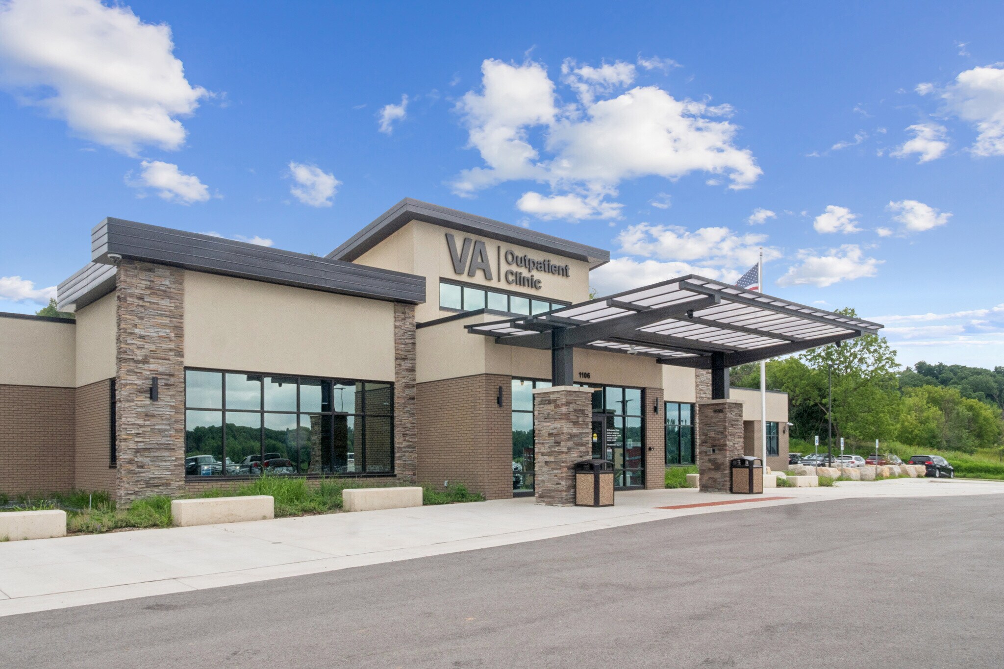 1106 Military Blvd, Decorah, IA à vendre Photo principale– Image 1 sur 32