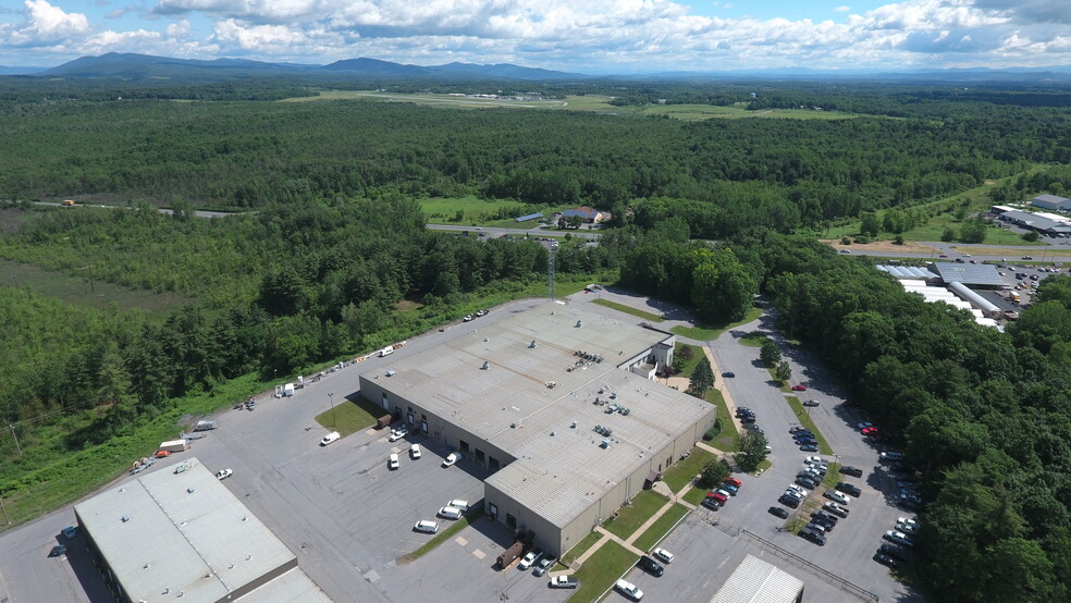 1 Apollo Dr, Glens Falls, NY à louer - Photo de l’immeuble – Image 3 sur 18