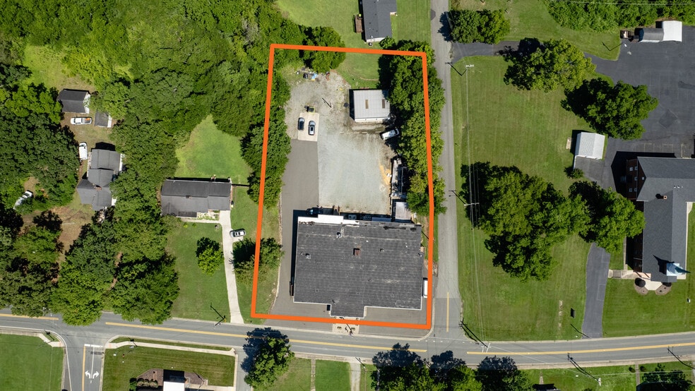410 E Main St, Haw River, NC à vendre - Photo de l’immeuble – Image 2 sur 33