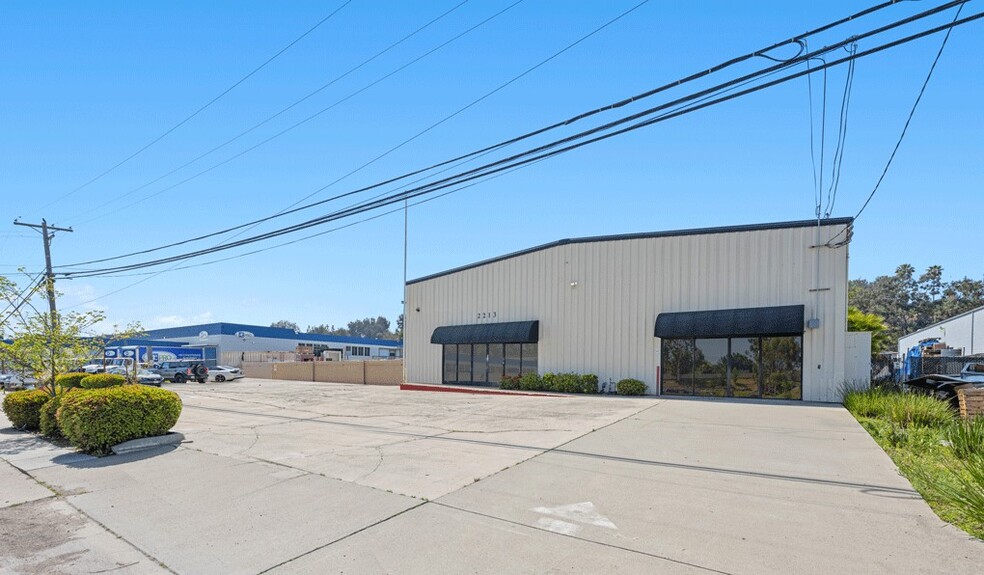2213 Meyers Ave, Escondido, CA à louer - Photo de l’immeuble – Image 3 sur 4