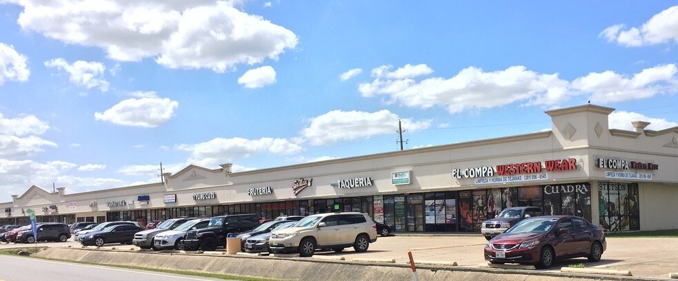 16200 Loch Katrine Ln, Houston, TX à louer - Photo de l’immeuble – Image 2 sur 3