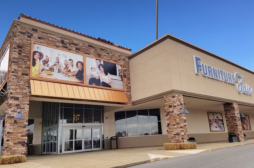 9080 Taylorsville Rd, Louisville, KY à louer - Photo de l’immeuble – Image 2 sur 7