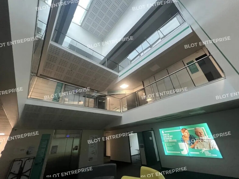 Bureau dans Rennes à louer - Photo de l’immeuble – Image 2 sur 17
