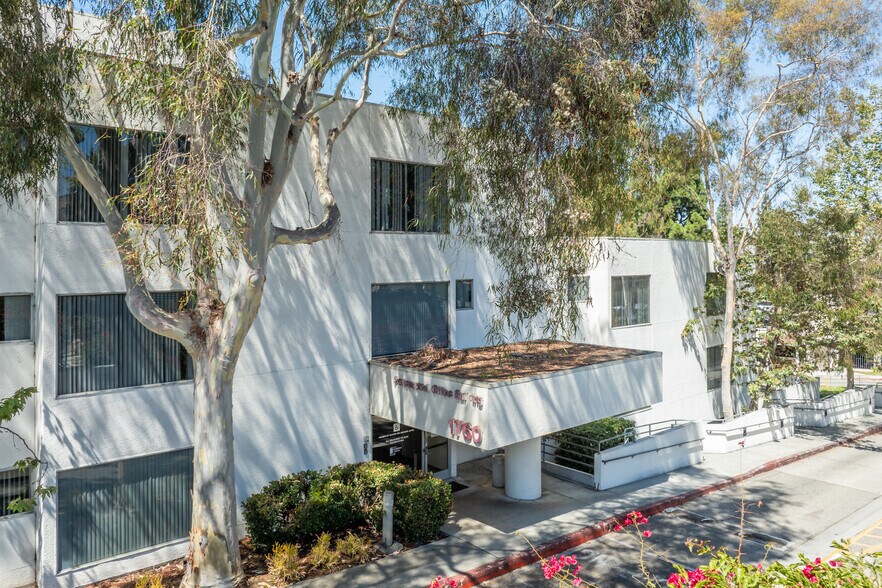 1760 Termino Ave, Long Beach, CA à vendre - Photo de l’immeuble – Image 2 sur 5