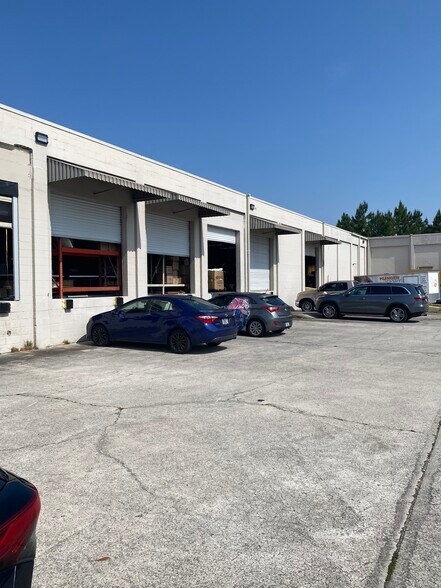 2935 Dawn Rd, Jacksonville, FL à louer - Photo de l’immeuble – Image 1 sur 4