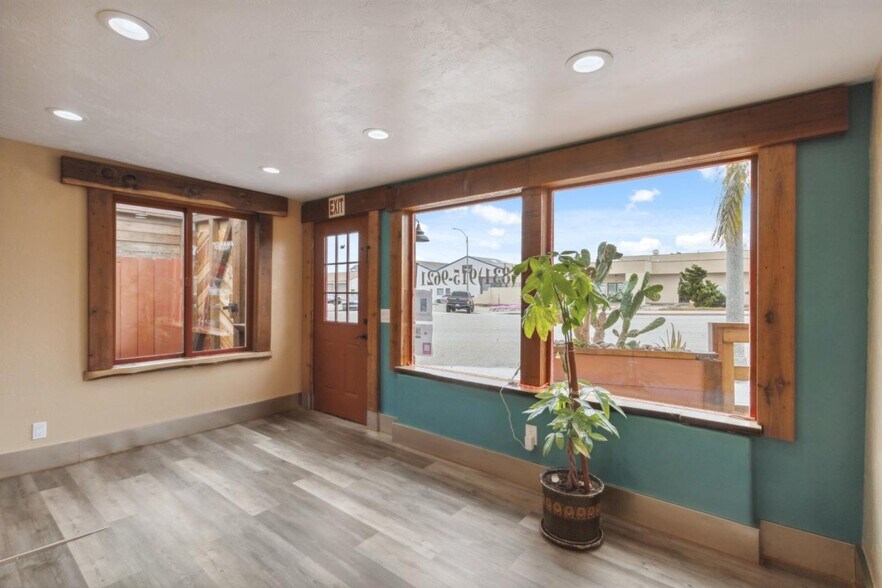 1637 Del Monte Blvd, Seaside, CA à vendre - Photo de l’immeuble – Image 2 sur 28