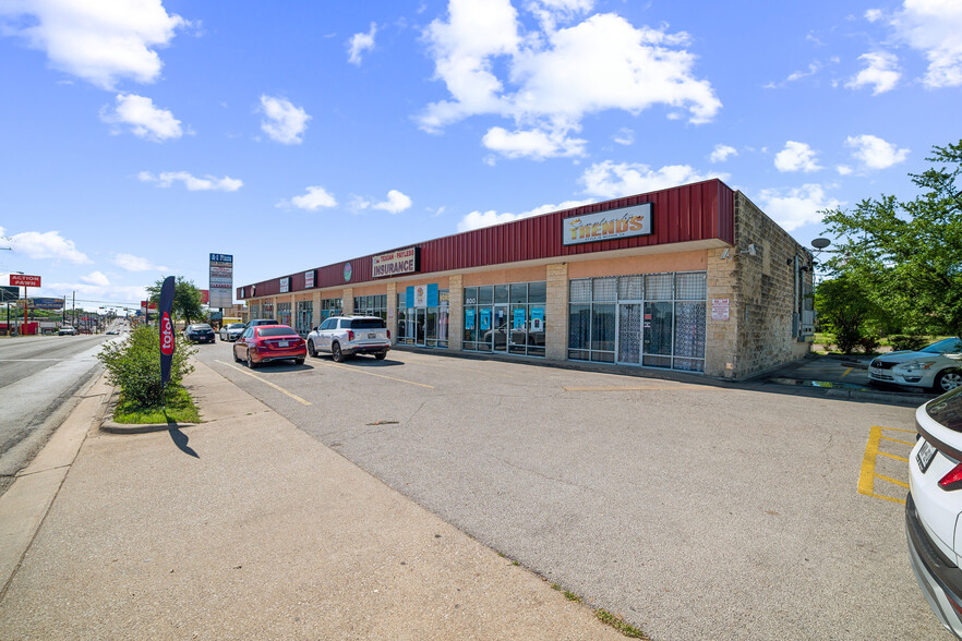 810 W Rancier Ave, Killeen, TX à louer - Photo de l’immeuble – Image 2 sur 15