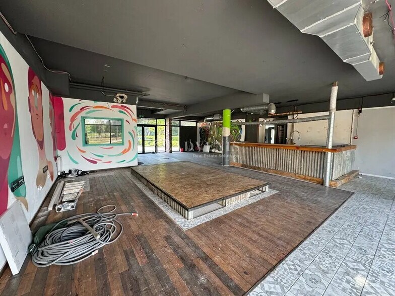 Local commercial dans Champs-sur-Marne à vendre - Photo de l’immeuble – Image 3 sur 10