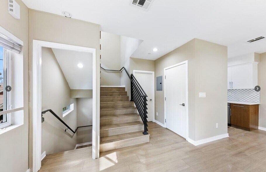 961 N St Andrews Pl, Los Angeles, CA à vendre - Photo de l’immeuble – Image 2 sur 55
