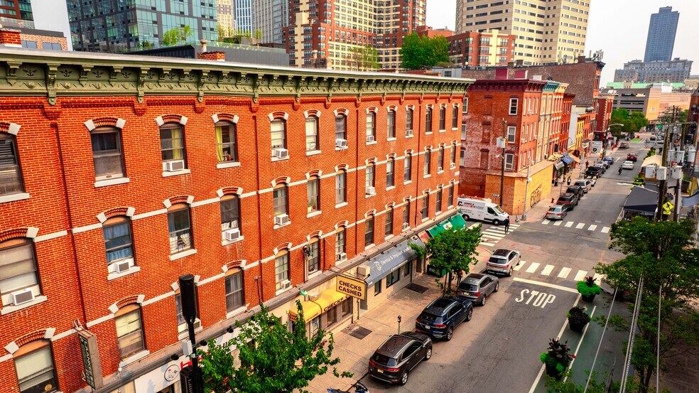 358 Grove St, Jersey City, NJ à vendre - Photo de l’immeuble – Image 2 sur 14