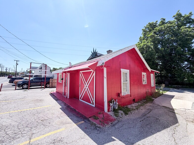 500 W Hildebrand Ave, San Antonio, TX à louer - Photo de l’immeuble – Image 3 sur 8