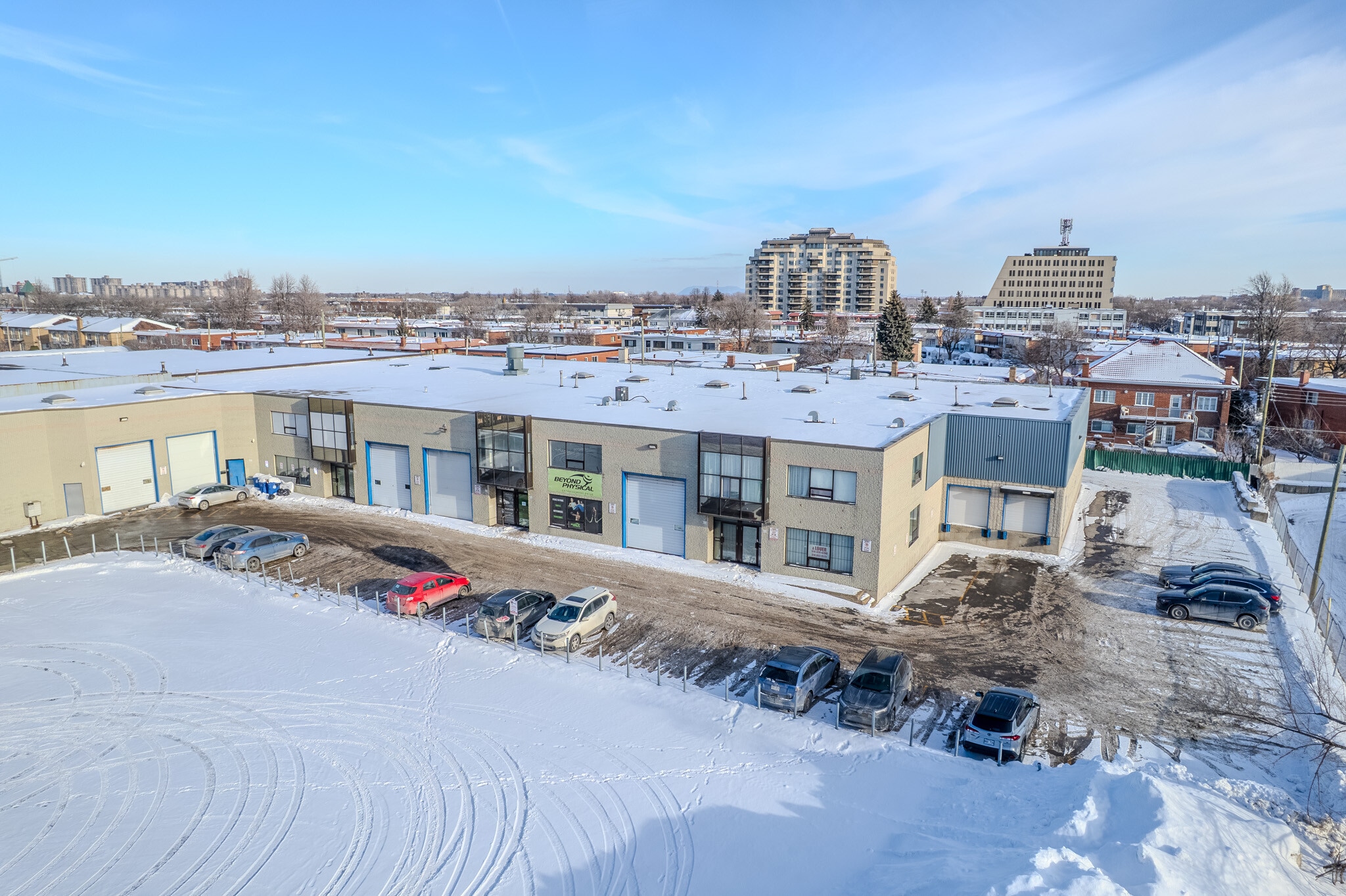 6040-6050 Boul Métropolitain E, Montréal, QC à louer Photo principale– Image 1 sur 14