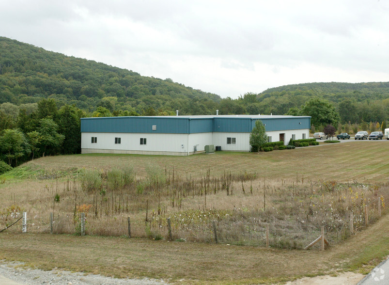 193 Pickett District Rd, New Milford, CT à louer - Photo de l’immeuble – Image 2 sur 8