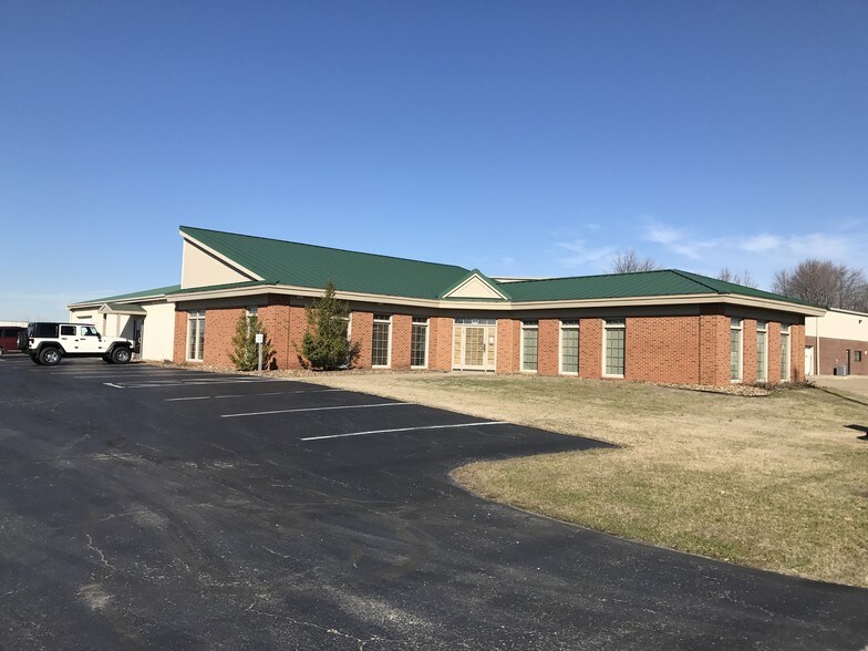 1424 N Royal Ave, Evansville, IN à louer - Photo de l’immeuble – Image 3 sur 5