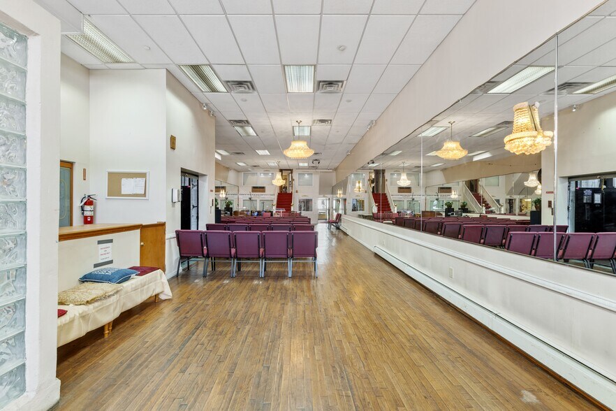 130 Watkins St, Brooklyn, NY à vendre - Photo de l’immeuble – Image 3 sur 11