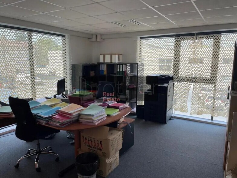 Bureau dans Lormont à louer - Photo de l’immeuble – Image 3 sur 8