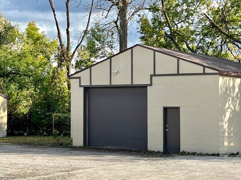 4539 N Shadeland Ave, Indianapolis, IN à vendre - Photo de l’immeuble – Image 3 sur 7