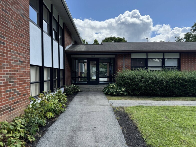 40 Grove St, Middletown, NY à louer - Photo de l’immeuble – Image 2 sur 6