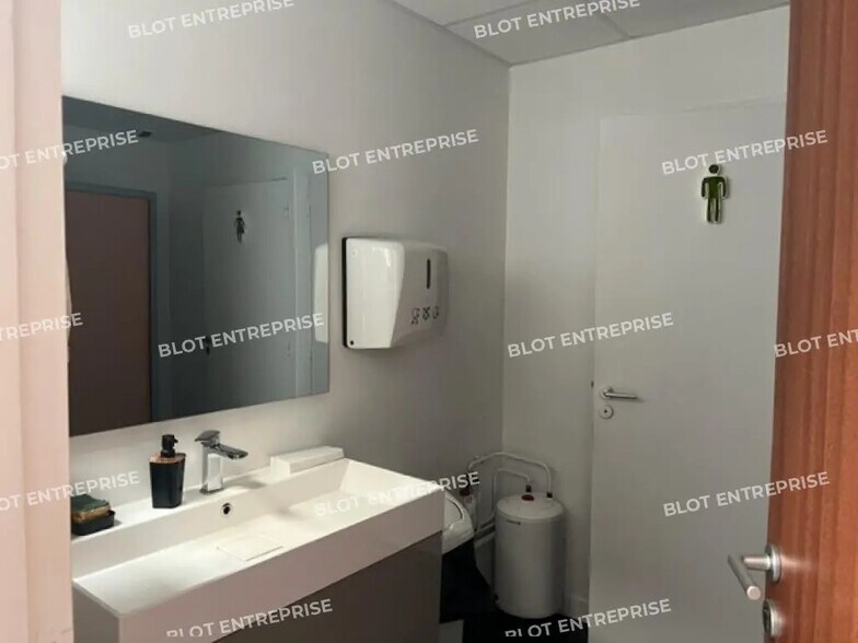 Local d'activités dans Lamballe-Armor à vendre - Photo intérieure – Image 2 sur 4