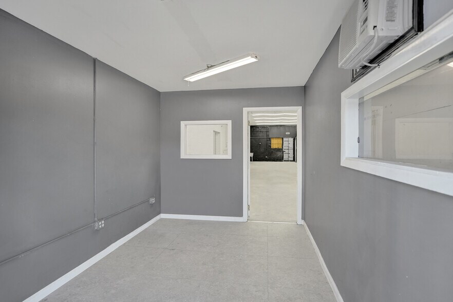 832 NW 1st St, Fort Lauderdale, FL à louer - Photo de l’immeuble – Image 3 sur 13