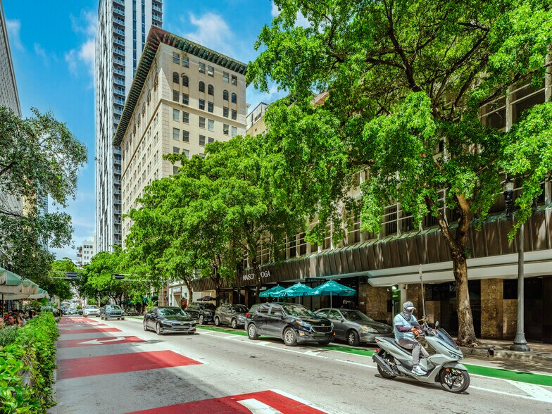 235 SE 1st St, Miami, FL à vendre - Photo de l’immeuble – Image 3 sur 11