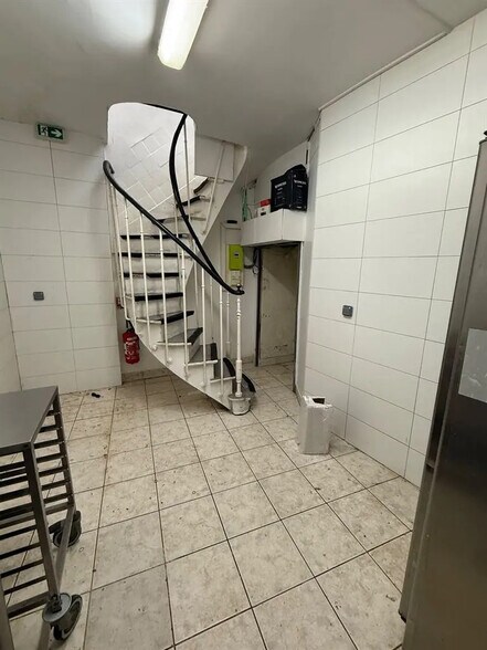Local commercial dans Paris à louer - Photo de l’immeuble – Image 3 sur 4