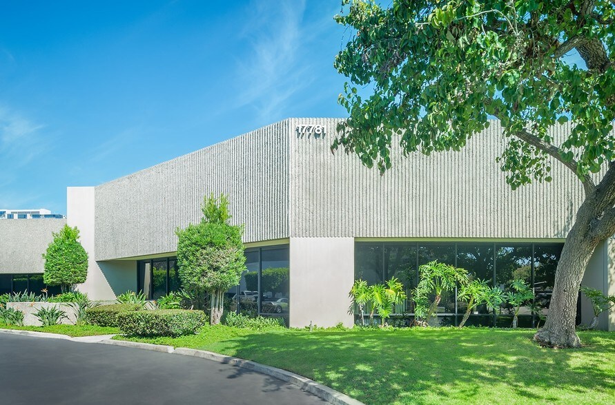 17781-17791 Mitchell Ave N, Irvine, CA à louer - Photo de l’immeuble – Image 2 sur 6