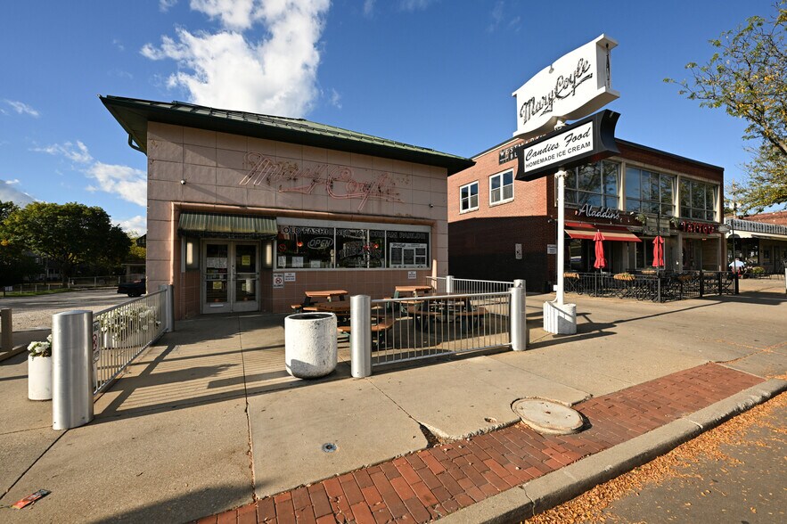 780 W Market St, Akron, OH à vendre - Photo de l’immeuble – Image 3 sur 44